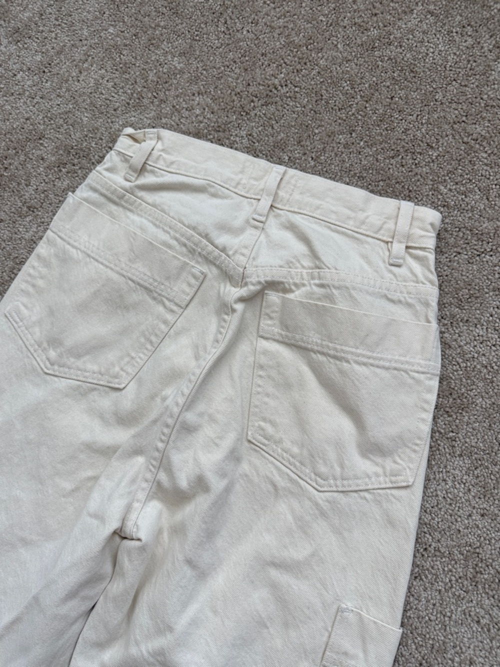 Frame High Rise Baggy Pocket Jean in Parchment Cream Carpenter Cargo Pants - Picture 10 of 13